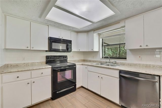 9875 W Orchard Street, Crystal River, FL 34428