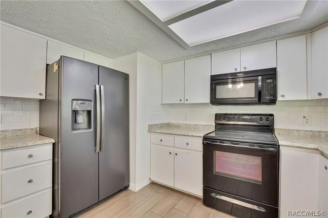 9875 W Orchard Street, Crystal River, FL 34428