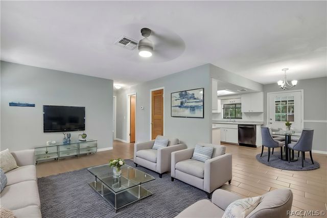 9875 W Orchard Street, Crystal River, FL 34428