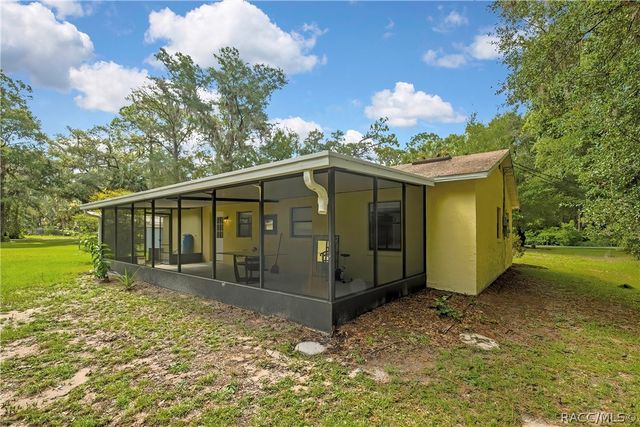 9875 W Orchard Street, Crystal River, FL 34428