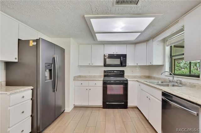 9875 W Orchard Street, Crystal River, FL 34428