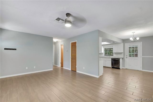 9875 W Orchard Street, Crystal River, FL 34428