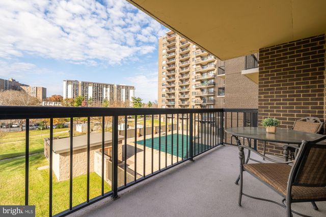 200 N PICKETT ST #304, Alexandria, VA 22304