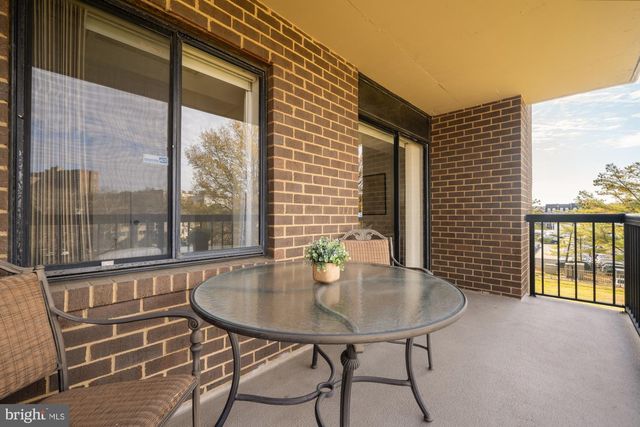 200 N PICKETT ST #304, Alexandria, VA 22304