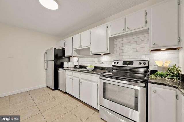 200 N PICKETT ST #304, Alexandria, VA 22304