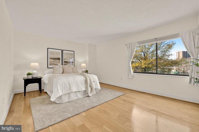 200 N PICKETT ST #304, Alexandria, VA 22304