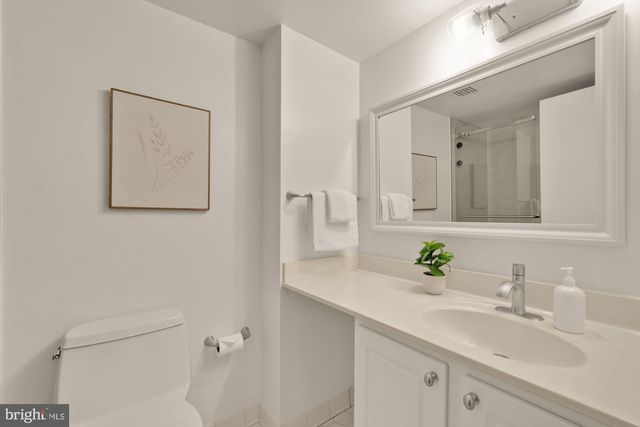 200 N PICKETT ST #304, Alexandria, VA 22304