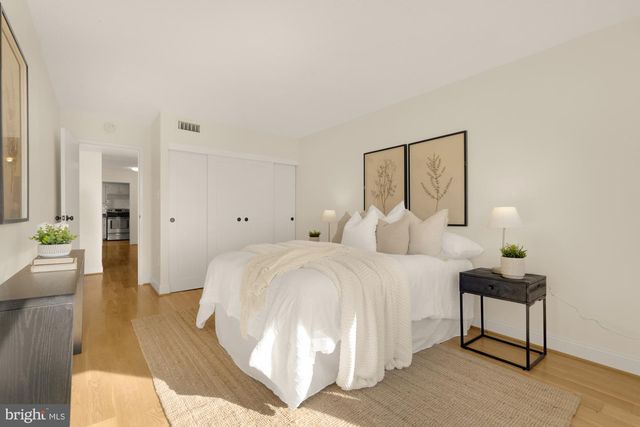 200 N PICKETT ST #304, Alexandria, VA 22304