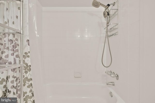 200 N PICKETT ST #304, Alexandria, VA 22304