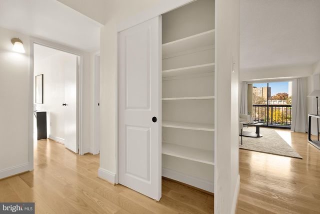 200 N PICKETT ST #304, Alexandria, VA 22304