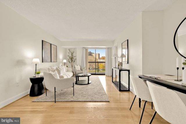 200 N PICKETT ST #304, Alexandria, VA 22304