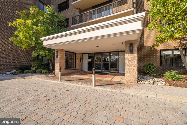 200 N PICKETT ST #304, Alexandria, VA 22304