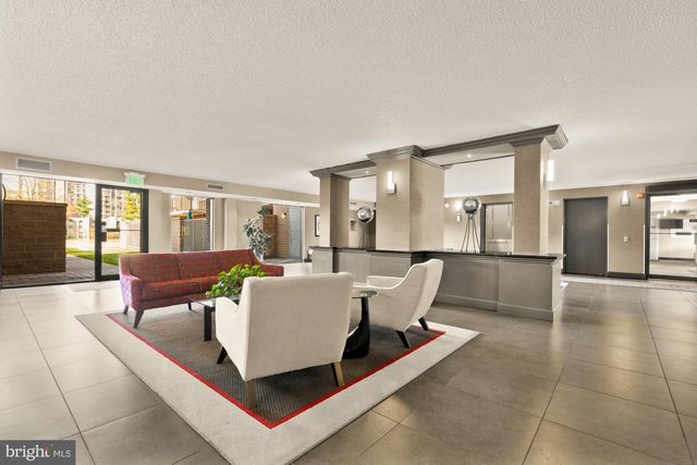 200 N PICKETT ST #304, Alexandria, VA 22304