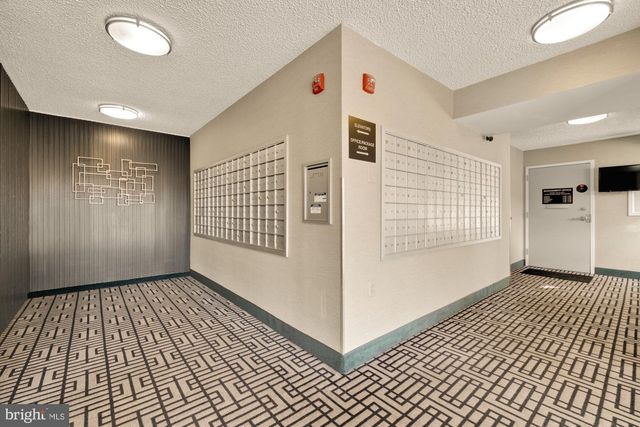 200 N PICKETT ST #304, Alexandria, VA 22304