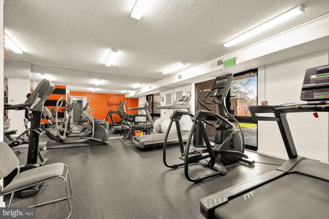 200 N PICKETT ST #304, Alexandria, VA 22304