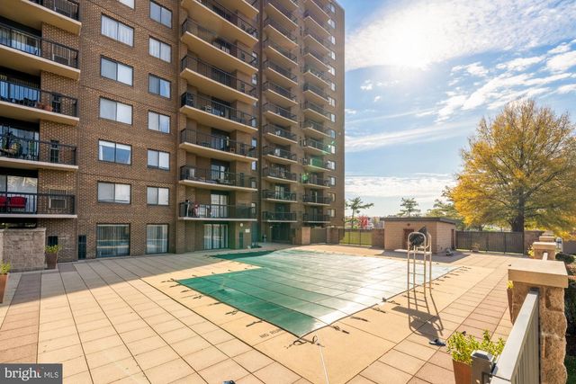 200 N PICKETT ST #304, Alexandria, VA 22304