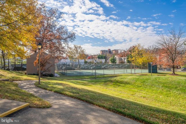 200 N PICKETT ST #304, Alexandria, VA 22304