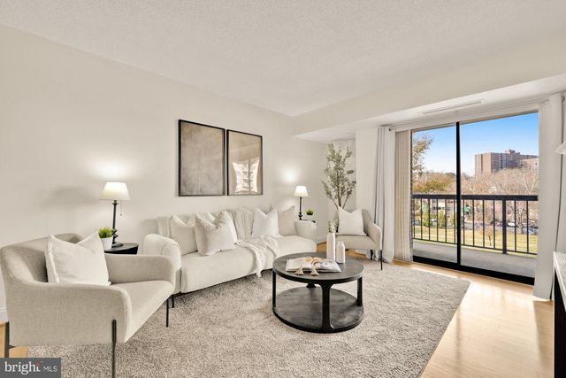 200 N PICKETT ST #304, Alexandria, VA 22304