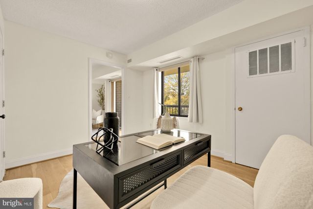 200 N PICKETT ST #304, Alexandria, VA 22304