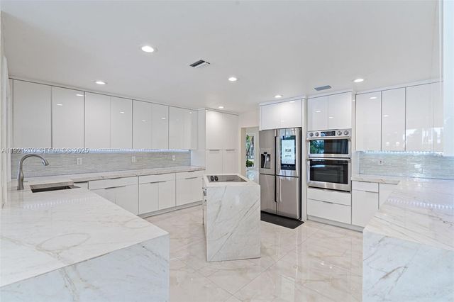 7225 Gleneagle Drive, Miami Lakes, FL 33014