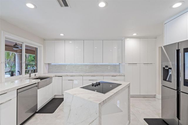 7225 Gleneagle Drive, Miami Lakes, FL 33014