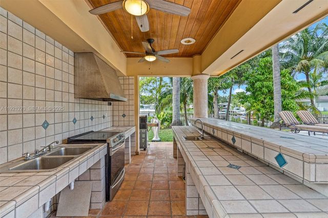 7225 Gleneagle Drive, Miami Lakes, FL 33014