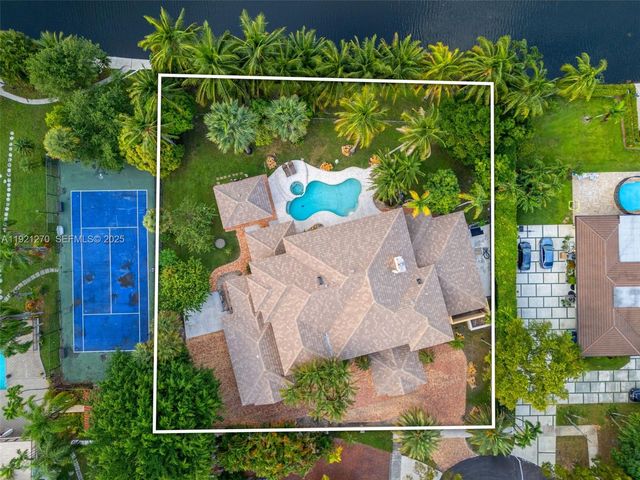 7225 Gleneagle Drive, Miami Lakes, FL 33014