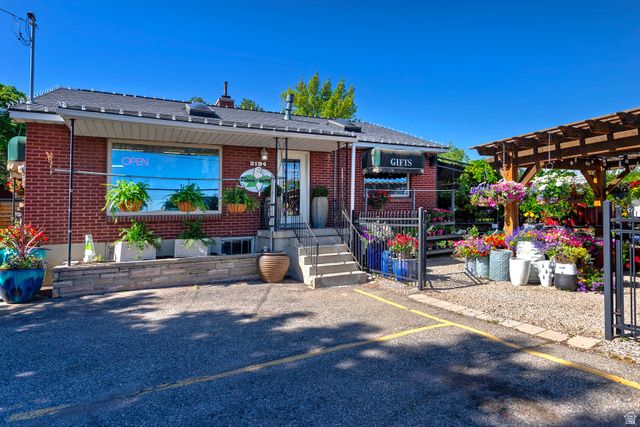 2194 E FORT UNION BLVD, Cottonwood Heights, UT 84121