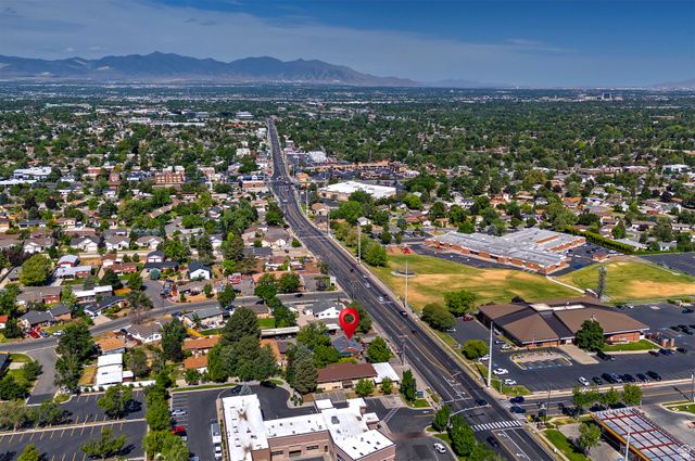 2194 E FORT UNION BLVD, Cottonwood Heights, UT 84121