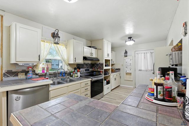 5048 TWILIGHT DR, Rapid City, SD 57703