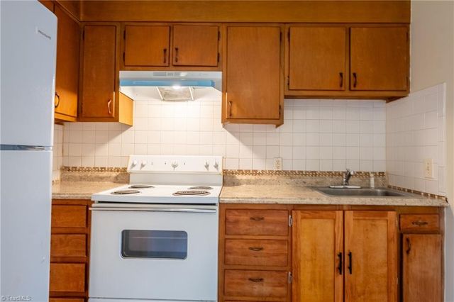 321 Vineyard Park Court, Winston-salem, NC 27104