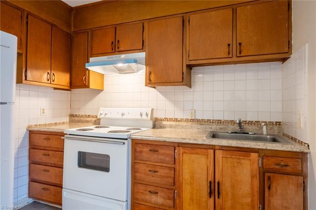 321 Vineyard Park Court, Winston-salem, NC 27104