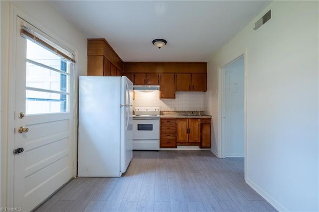 321 Vineyard Park Court, Winston-salem, NC 27104