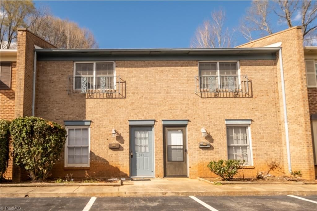 321 Vineyard Park Court, Winston-salem, NC 27104