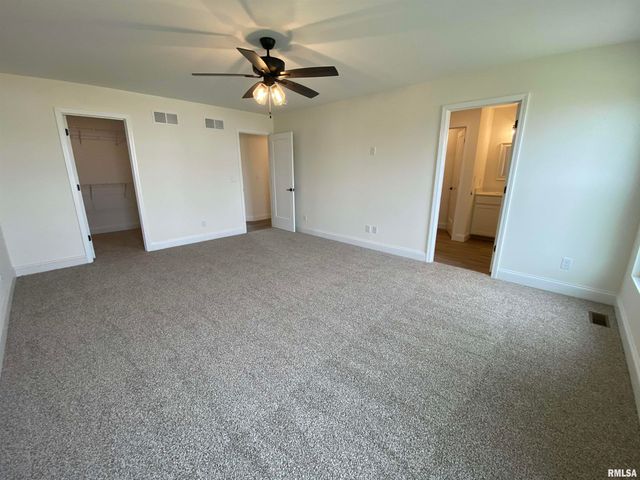 313 Hawks Nest Drive, Chatham, IL 62629