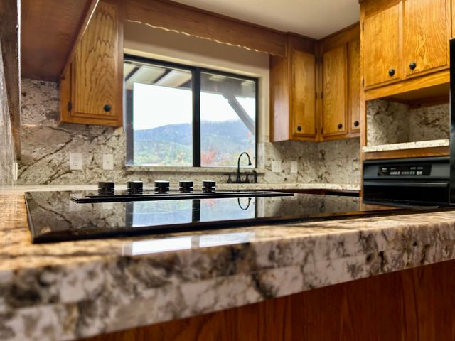 11028 Wingfield Lane, Shasta, CA 96087