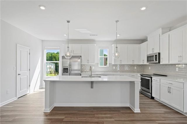 1359 Creek View Lane NW, Atlanta, GA 30318