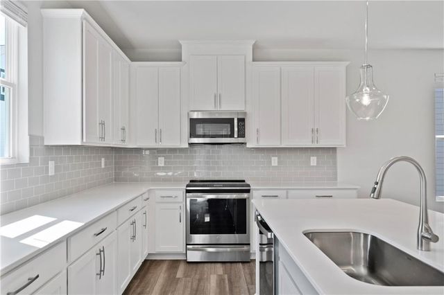 1359 Creek View Lane NW, Atlanta, GA 30318
