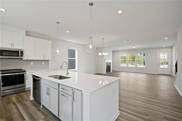 1359 Creek View Lane NW, Atlanta, GA 30318
