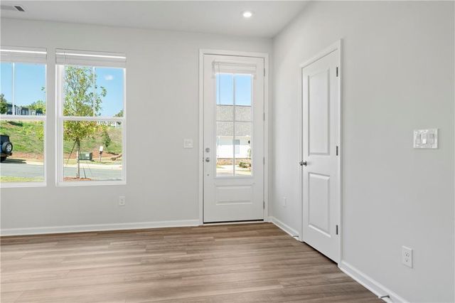 1359 Creek View Lane NW, Atlanta, GA 30318