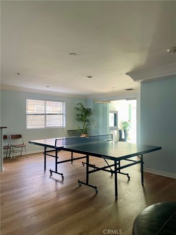 4733 Elmwood, Los Angeles, CA 90004