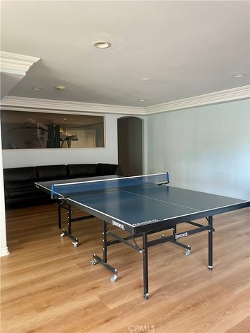 4733 Elmwood, Los Angeles, CA 90004