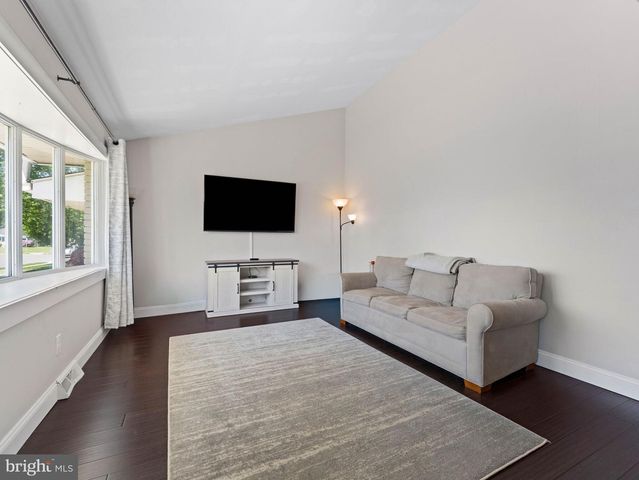 167 CARDINAL DR, Bellmawr, NJ 08031