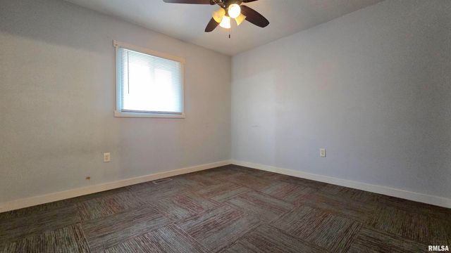 817 E Stanford Avenue, Springfield, IL 62704