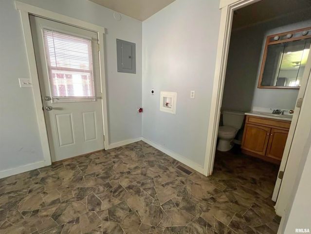 817 E Stanford Avenue, Springfield, IL 62704