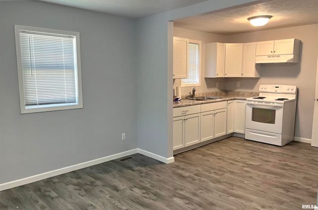 817 E Stanford Avenue, Springfield, IL 62704