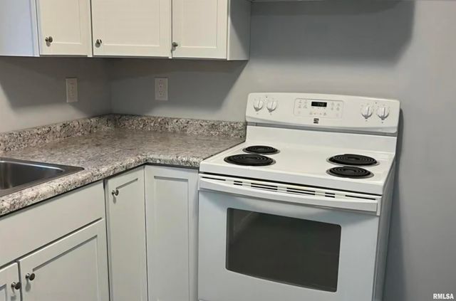 817 E Stanford Avenue, Springfield, IL 62704