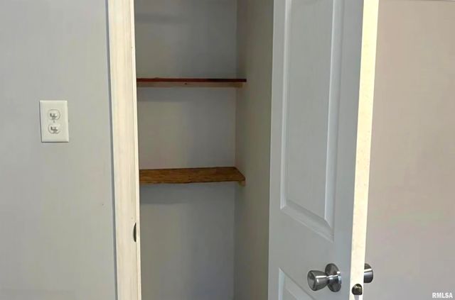 817 E Stanford Avenue, Springfield, IL 62704