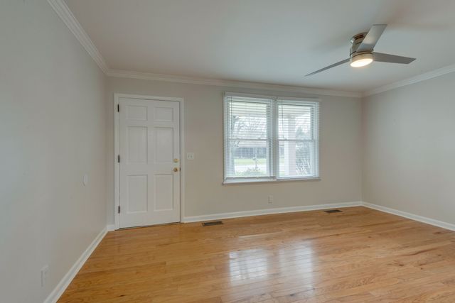 5413 Country Dr, Nashville, TN 37211