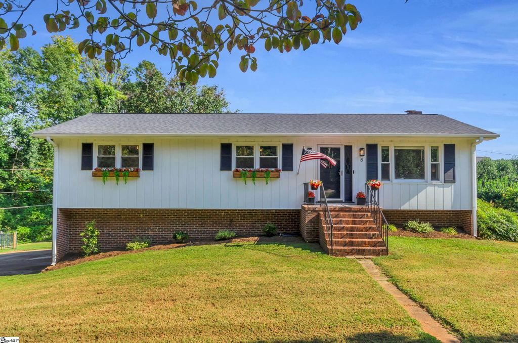 8 Knoll Circle, Greenville, SC 29609